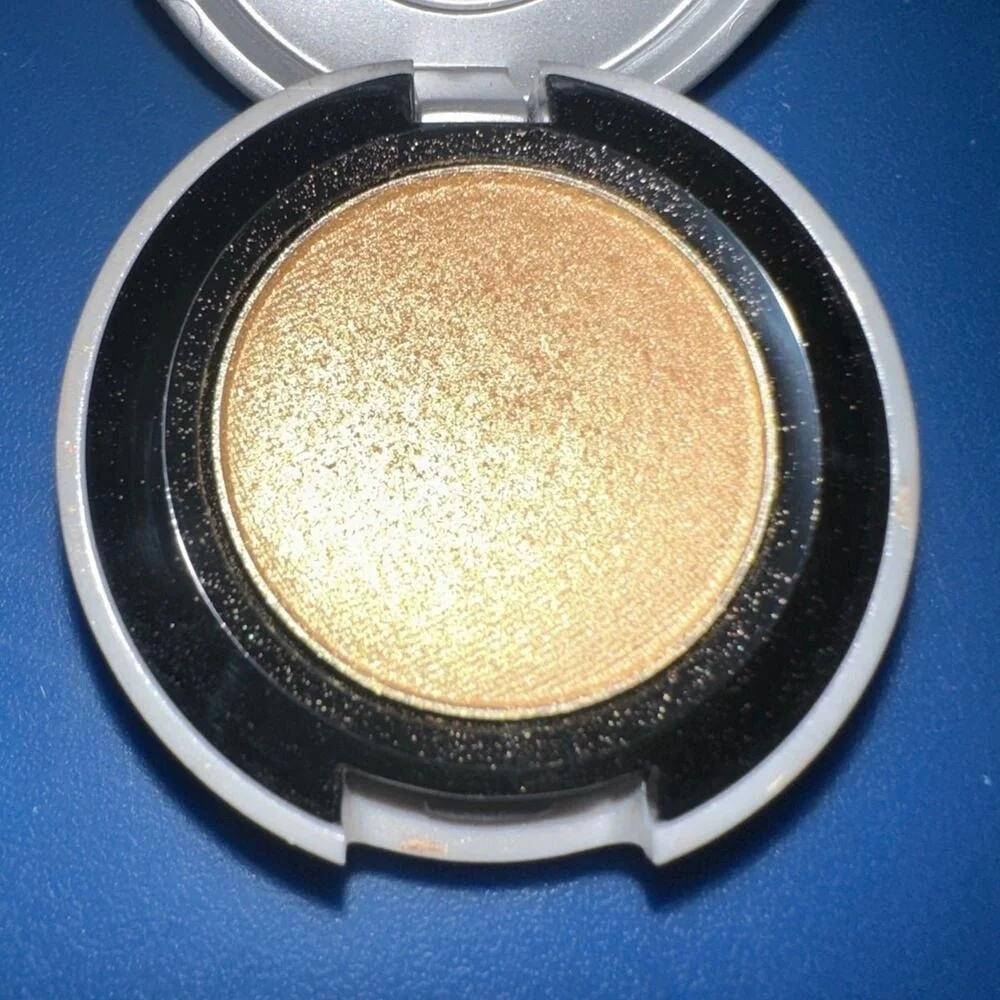 Urban Decay‎ Eyeshadow rust eye shadow token